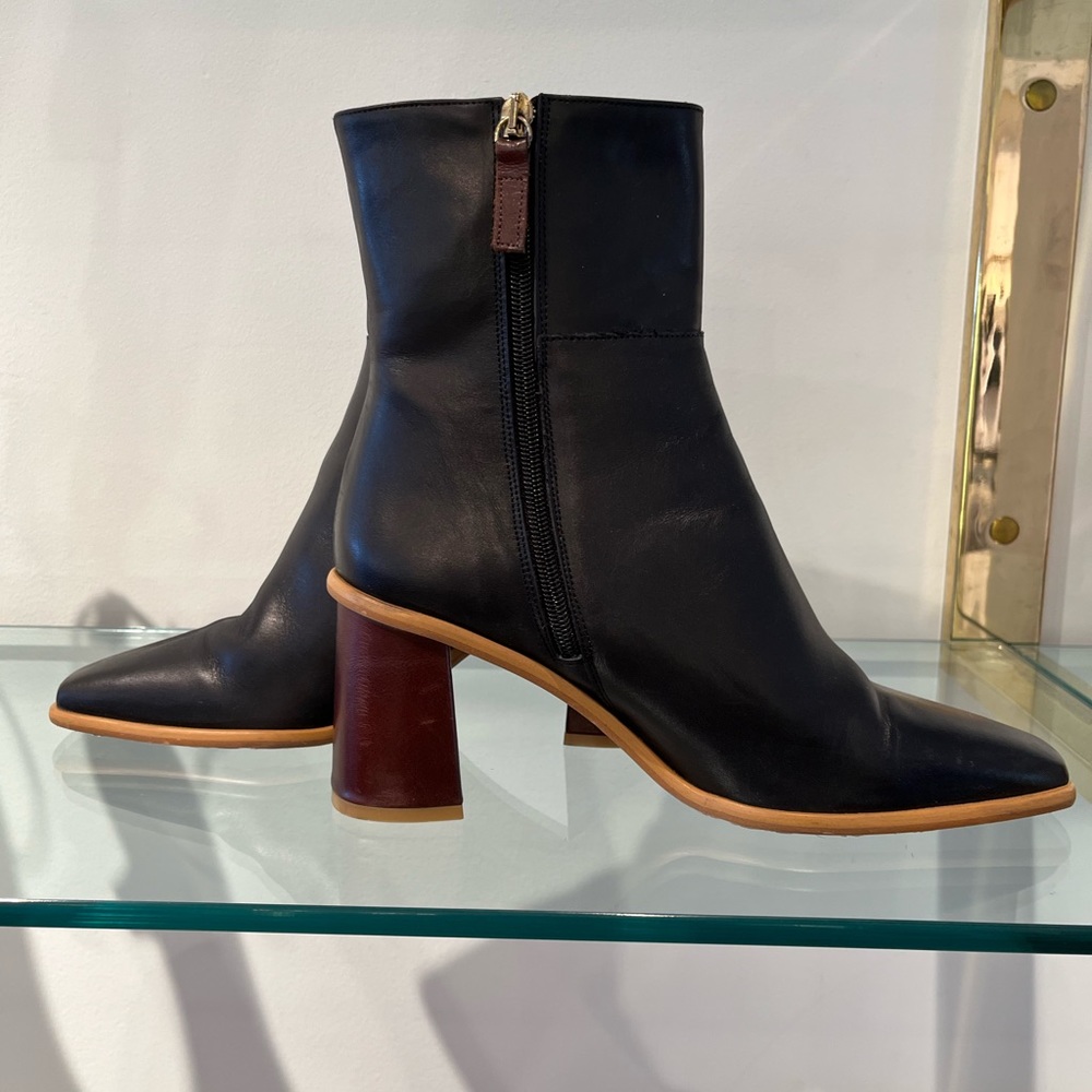 ALOHAS booties